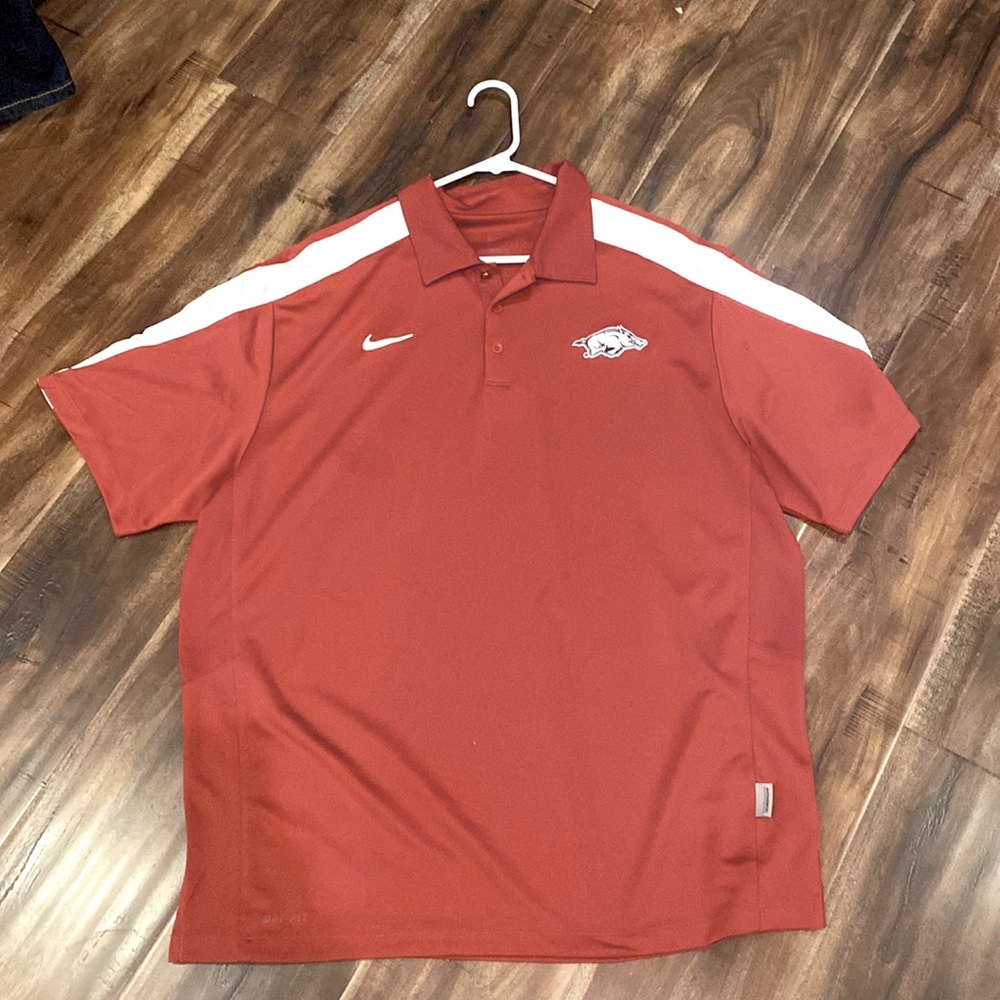 Nike collars shirt
